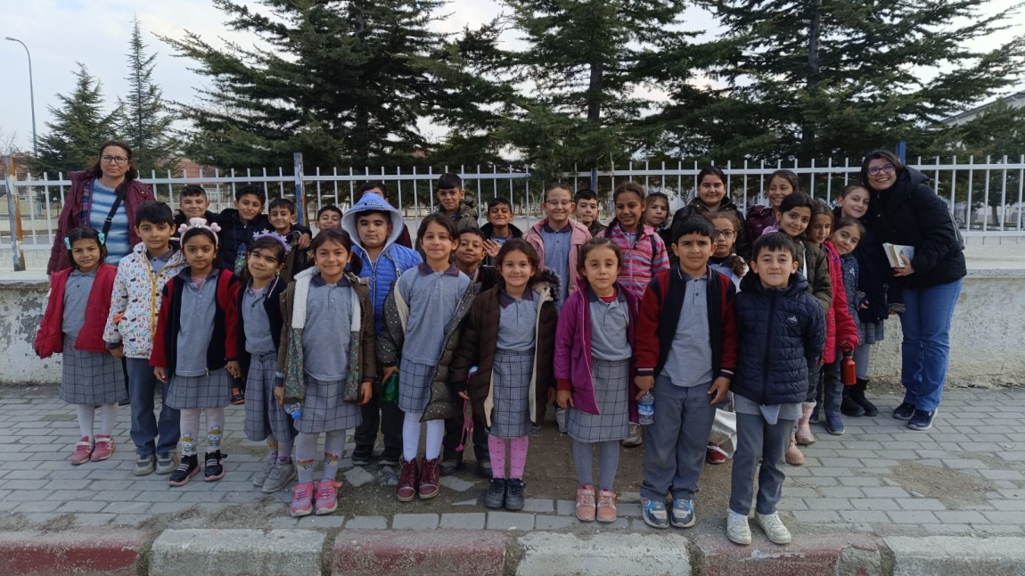  75. Yıl İlkokulu öğrencilerinden Sultandağı Halk Kütüphanesine ziyaret